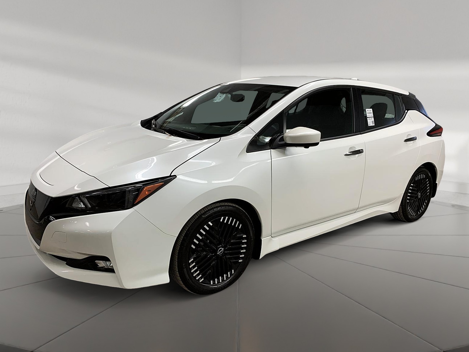 Nissan Leaf SV NAV 2023 - image #1