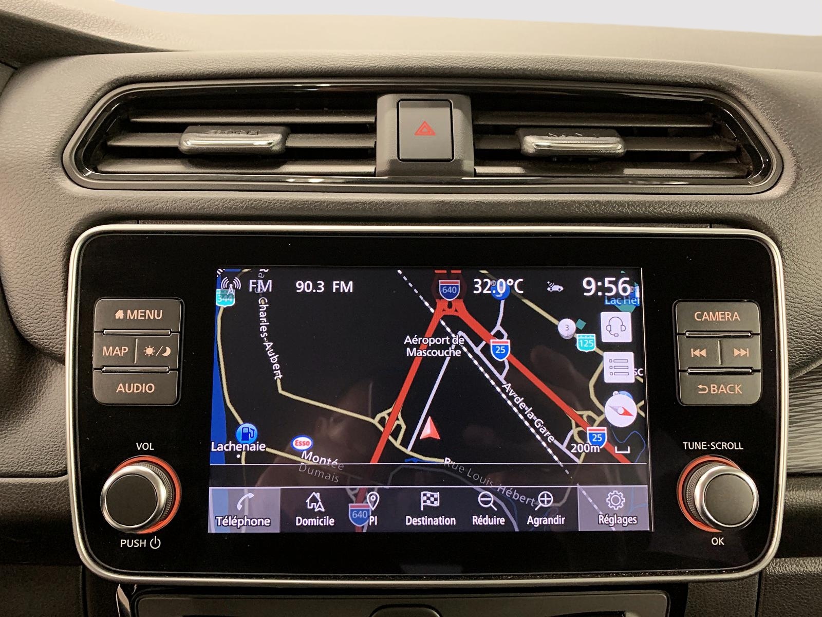 Nissan Leaf SV NAV 2023 - image #17