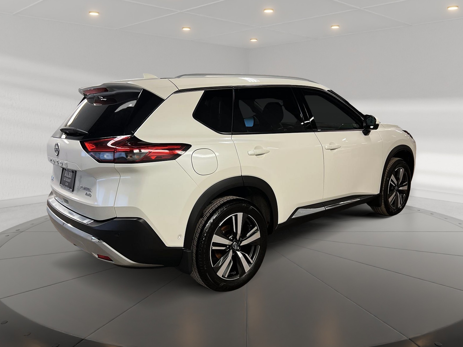 Used 2023 Nissan Rogue with 18,244 km for sale at Otogo