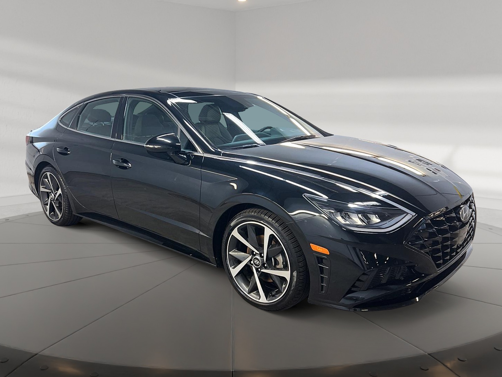 Used 2023 Hyundai Sonata with 28,971 km for sale at Otogo