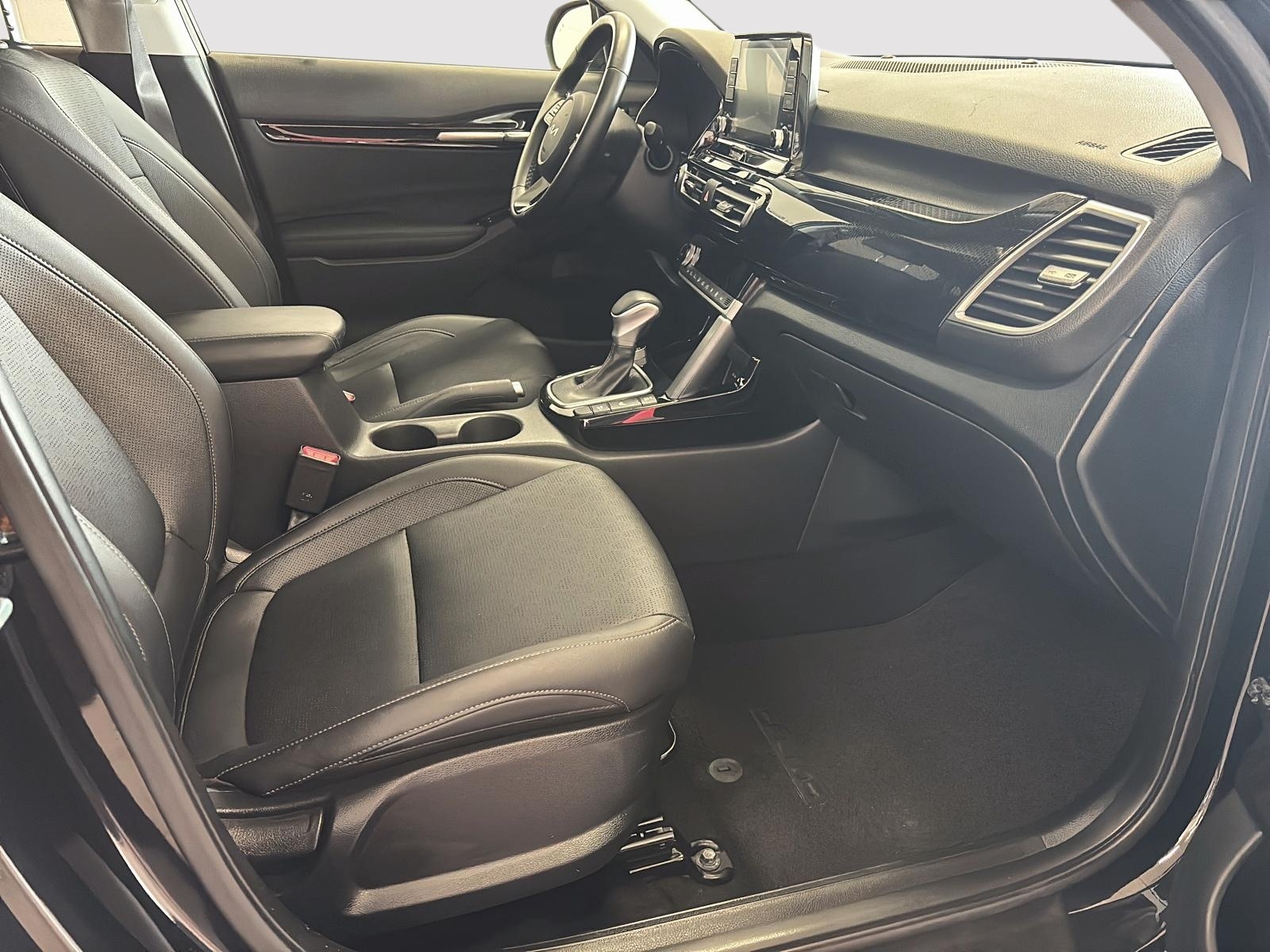 Kia SELTOS EX CUIR TOIT 4RM 2023 - image #9