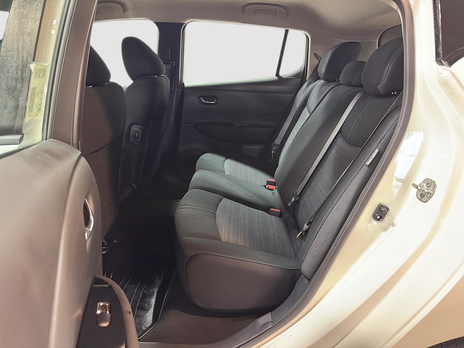 Nissan Leaf SV NAV 2023 - image #9