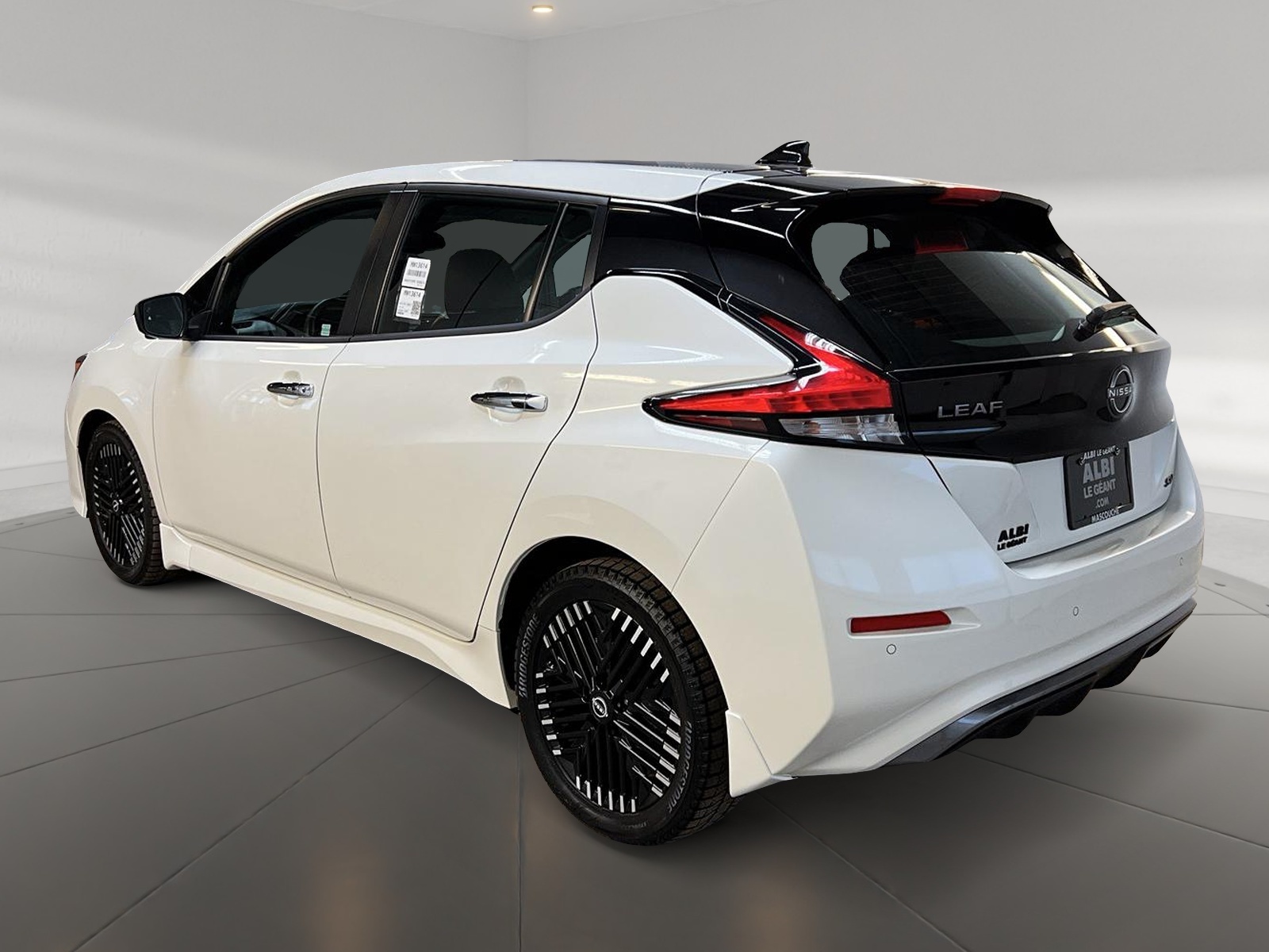 Nissan Leaf SV NAV 2023 - image #6