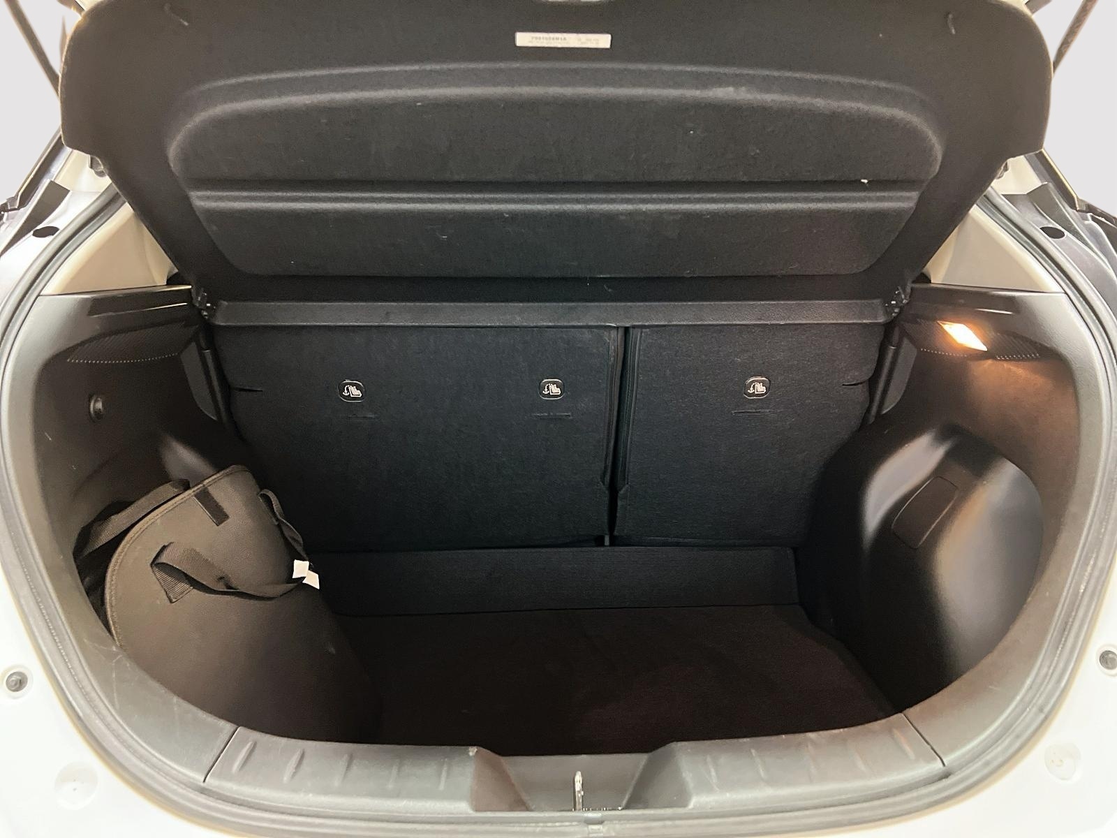 Nissan Leaf SV NAV 2023 - image #12