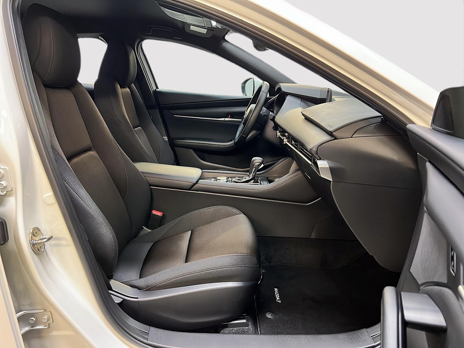 Mazda Mazda3 Sport 2025 - Image #8