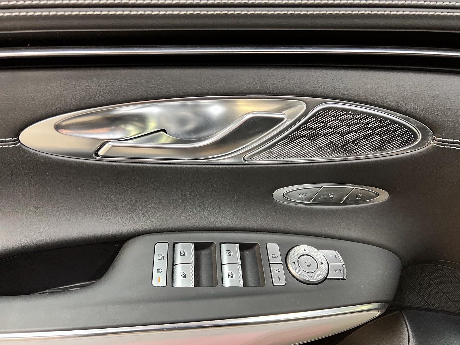 Genesis GV70 ELECTRIFIED PRESTIGE CUIR TOIT PANO NAV 4RM 2023 - image #25