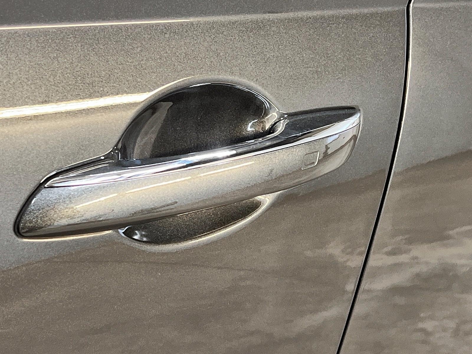 Genesis GV70 ELECTRIFIED PRESTIGE CUIR TOIT PANO NAV 4RM 2023 - image #28