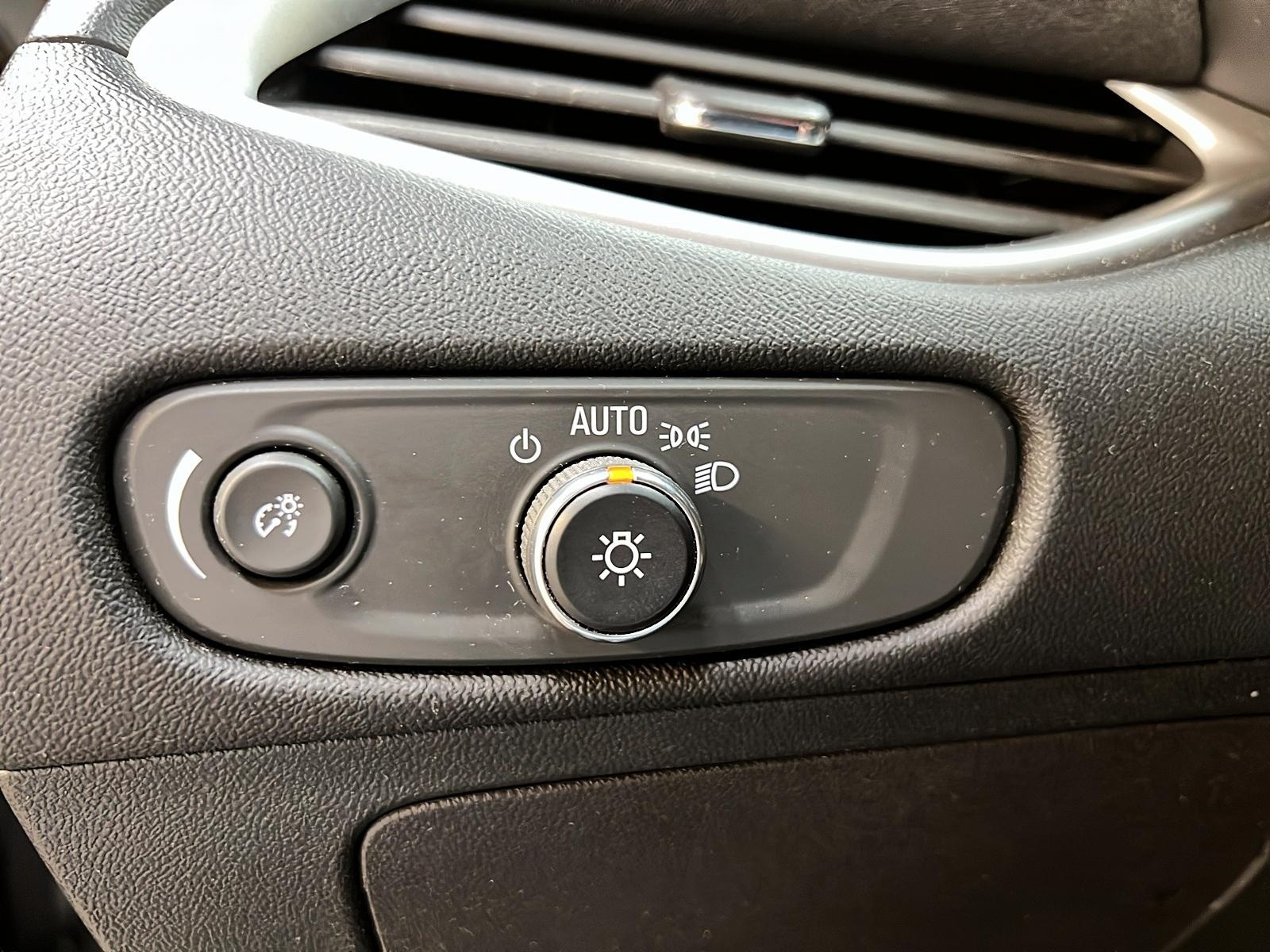 Chevrolet Malibu LT 2022 - image #20