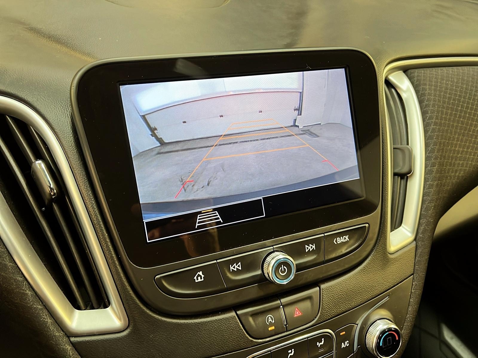 Chevrolet Malibu LT 2022 - image #16