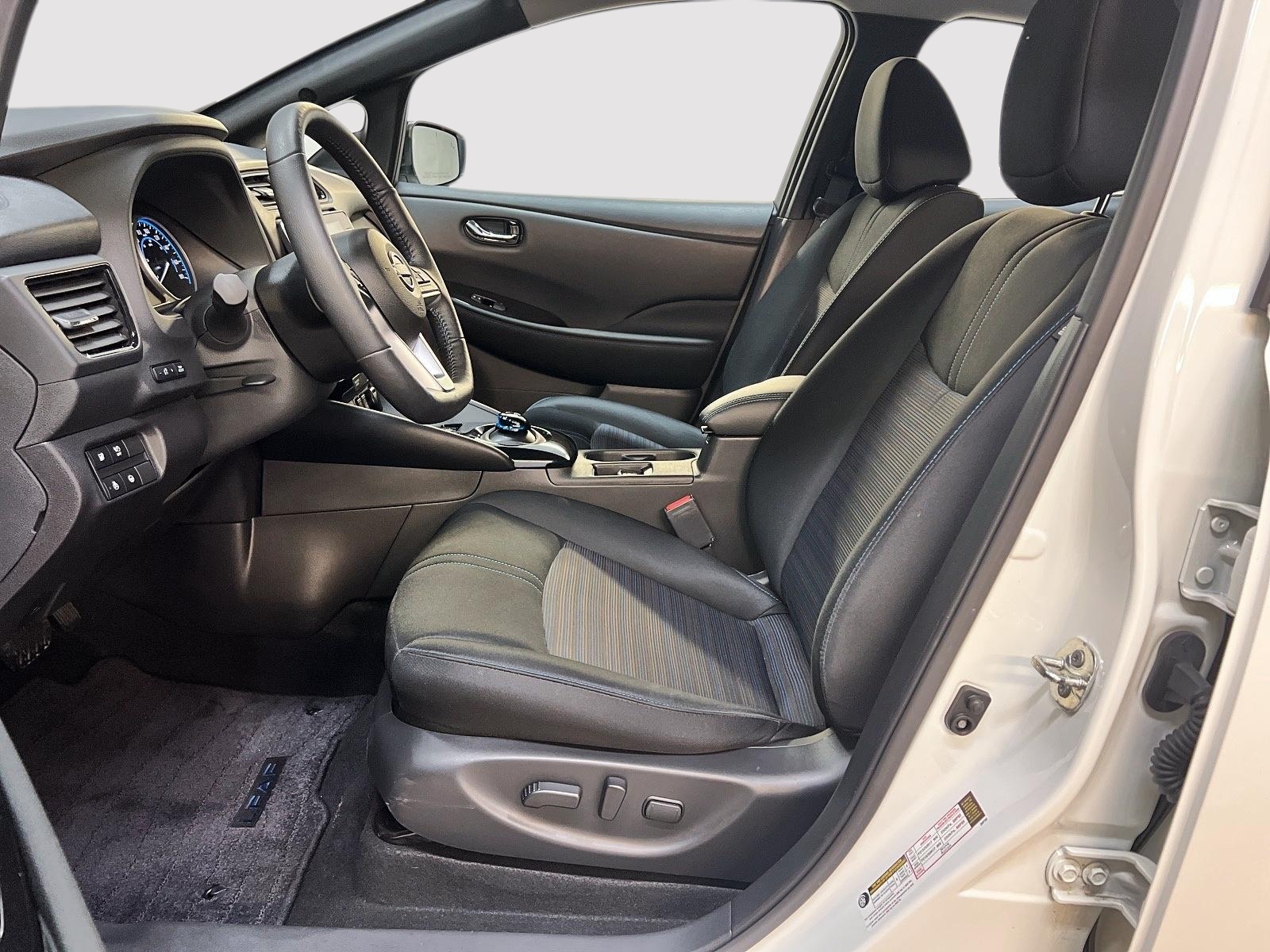 Nissan Leaf SV NAV 2024 - image #7