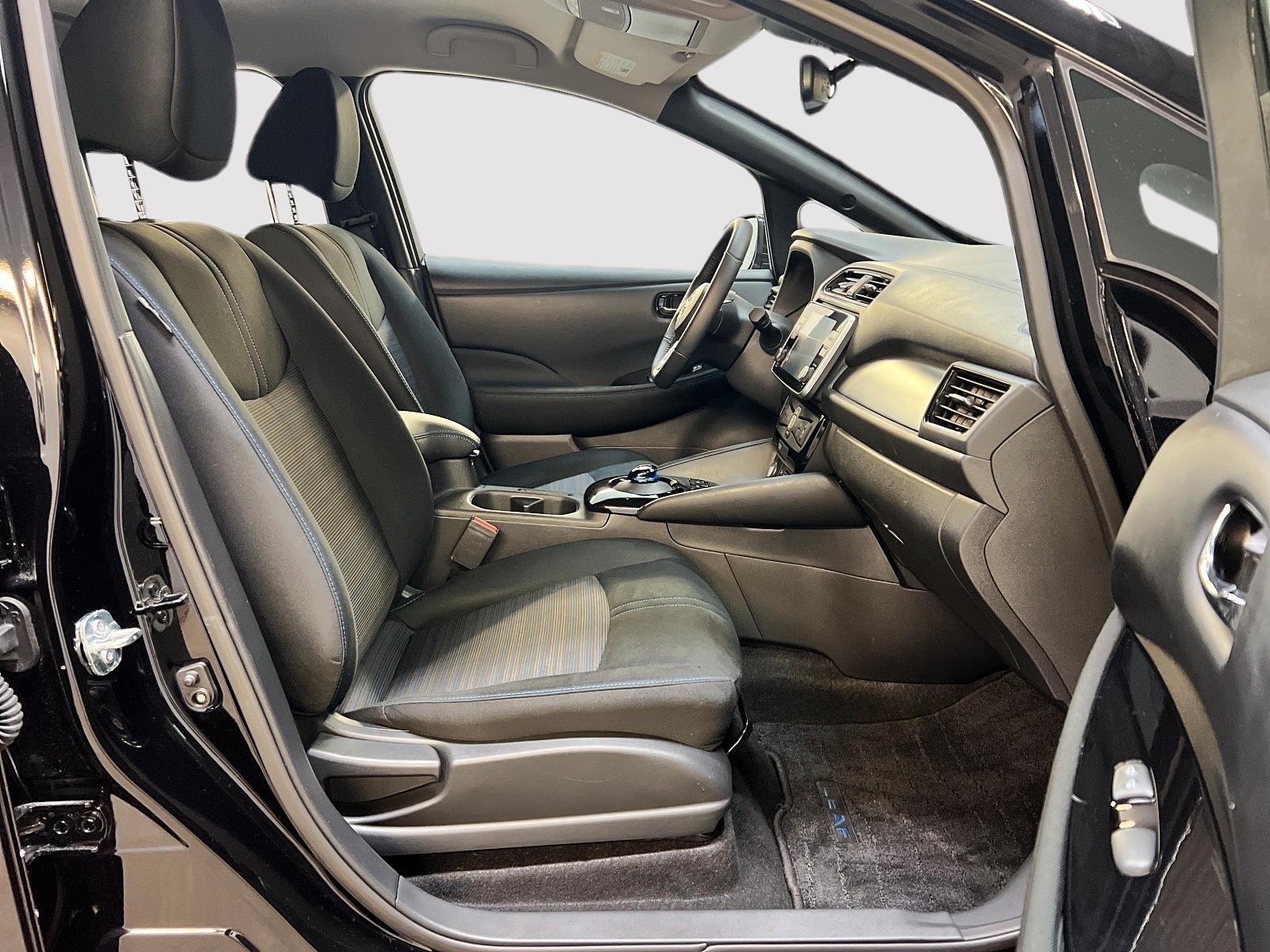 Nissan Leaf SV PLUS NAV 2025 - image #8