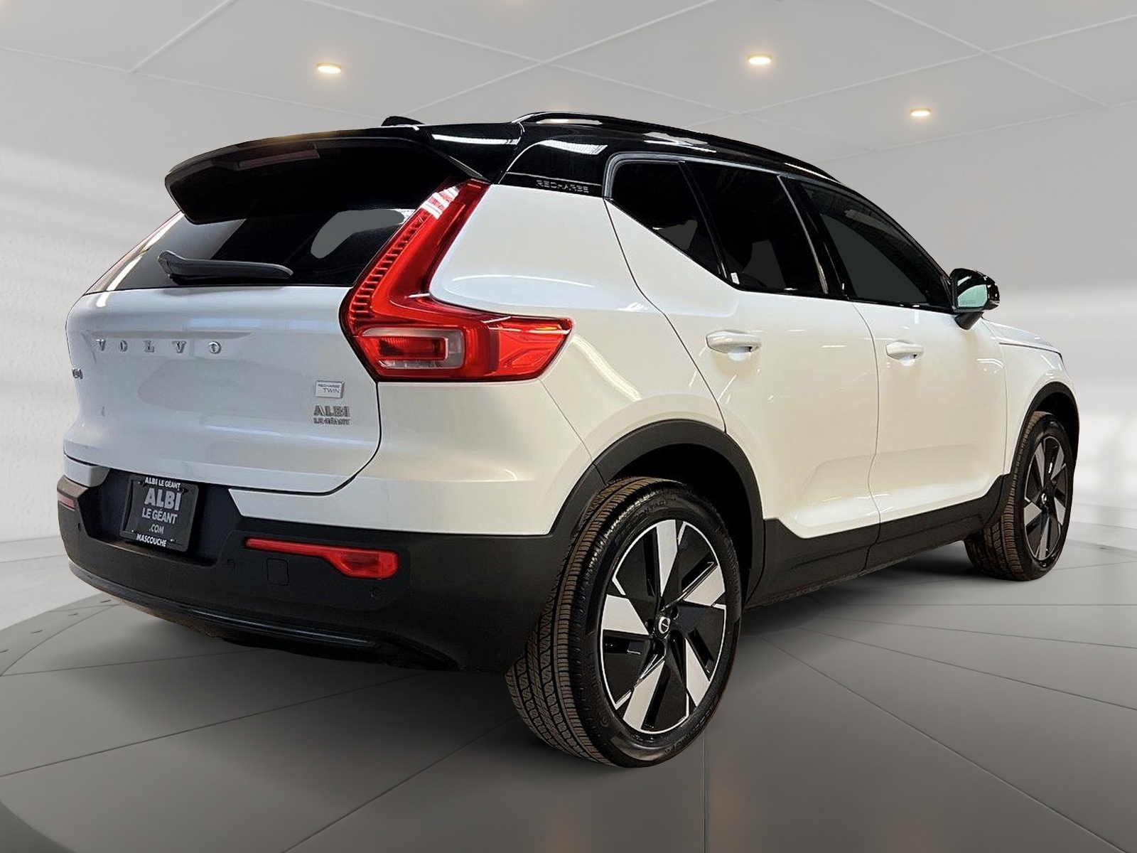 Volvo XC40 TWIN RECHARGE CORE NAV 4RM 2024 - image #4