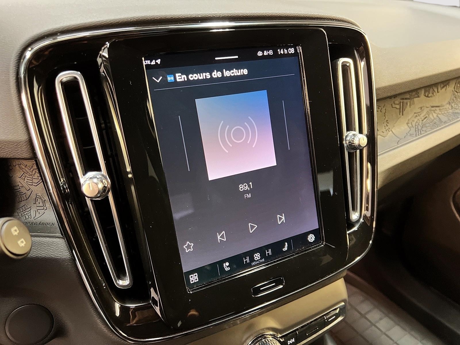 Volvo XC40 TWIN RECHARGE CORE NAV 4RM 2024 - image #16