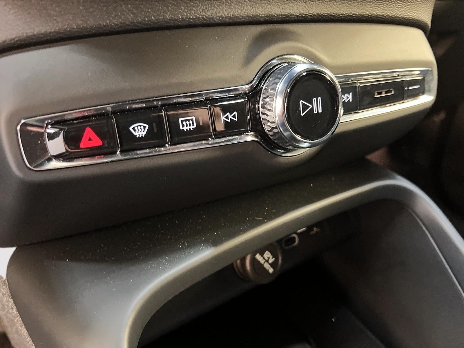 Volvo XC40 TWIN RECHARGE CORE NAV 4RM 2024 - image #15