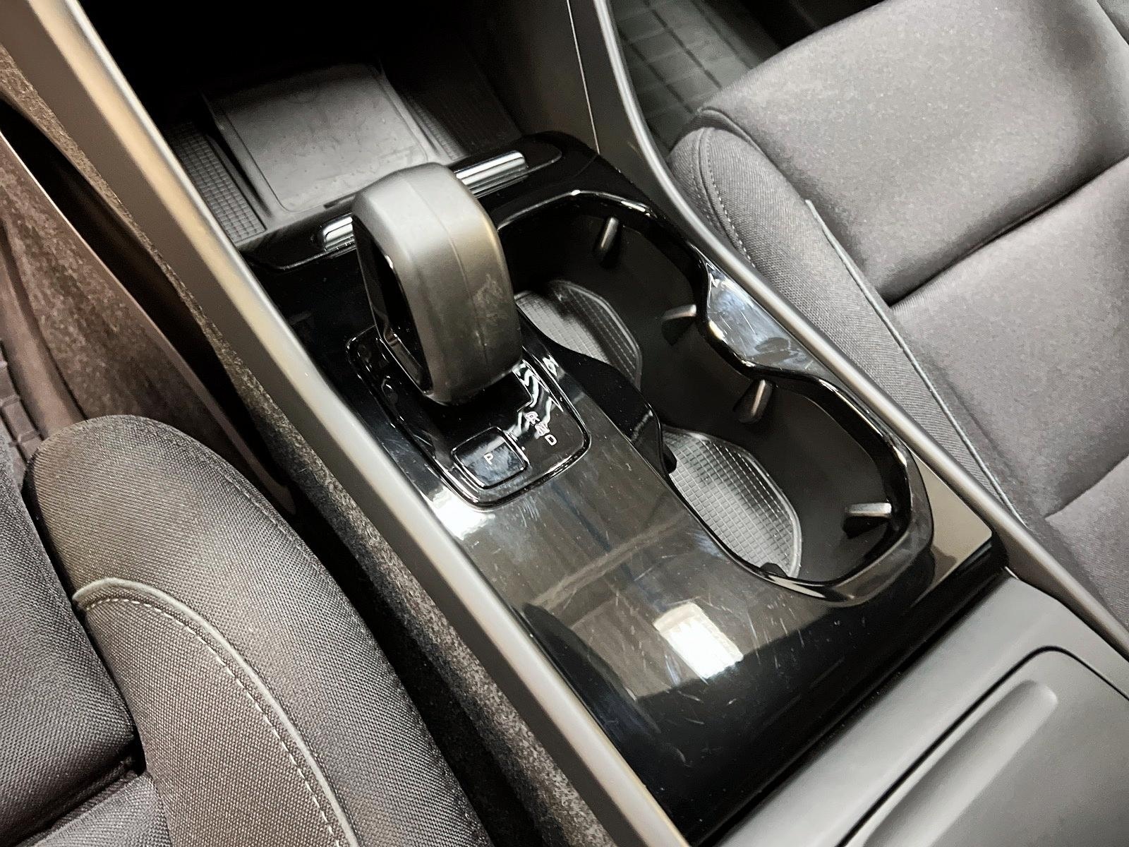 Volvo XC40 TWIN RECHARGE CORE NAV 4RM 2024 - image #14
