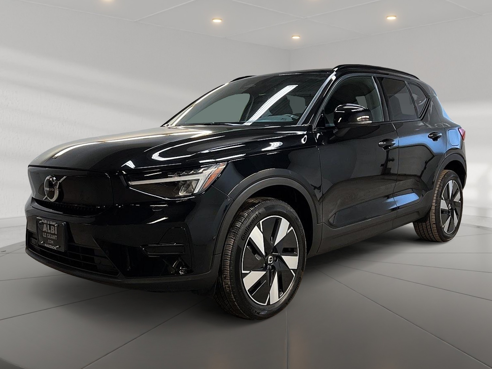Volvo XC40 TWIN RECHARGE CORE NAV 4RM 2024 - image #1