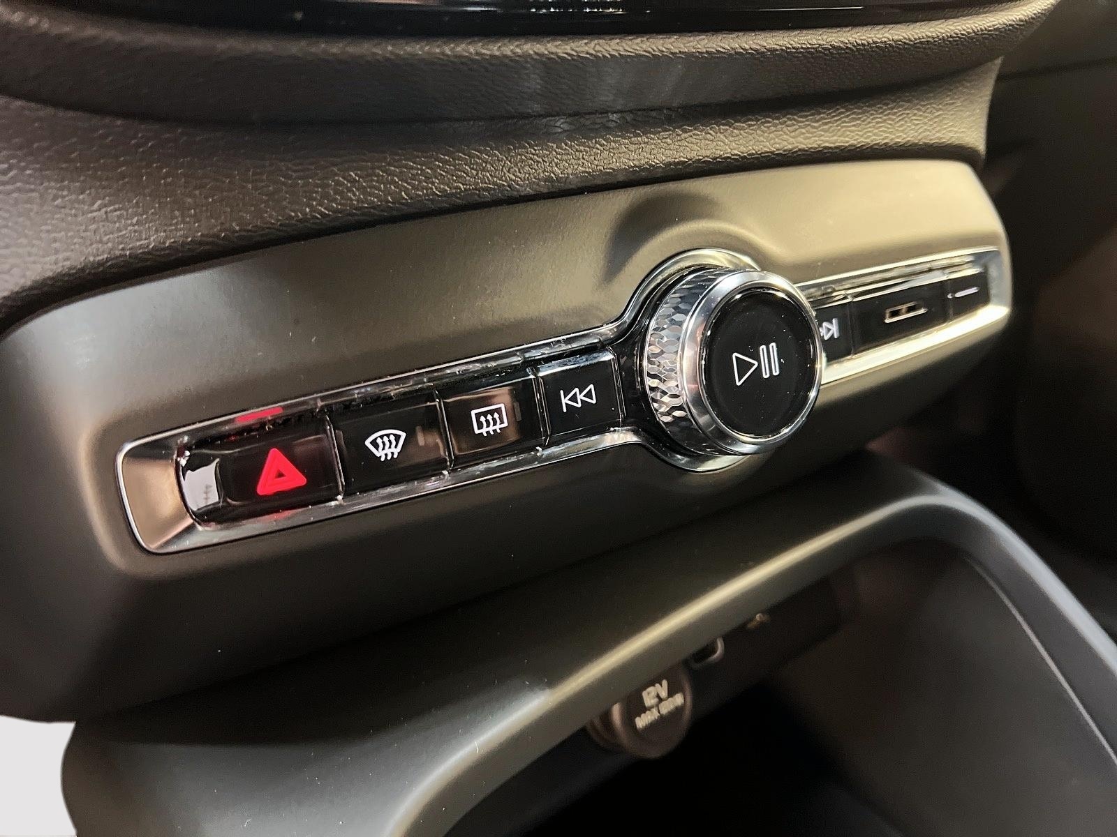 Volvo XC40 TWIN RECHARGE CORE NAV 4RM 2024 - image #15