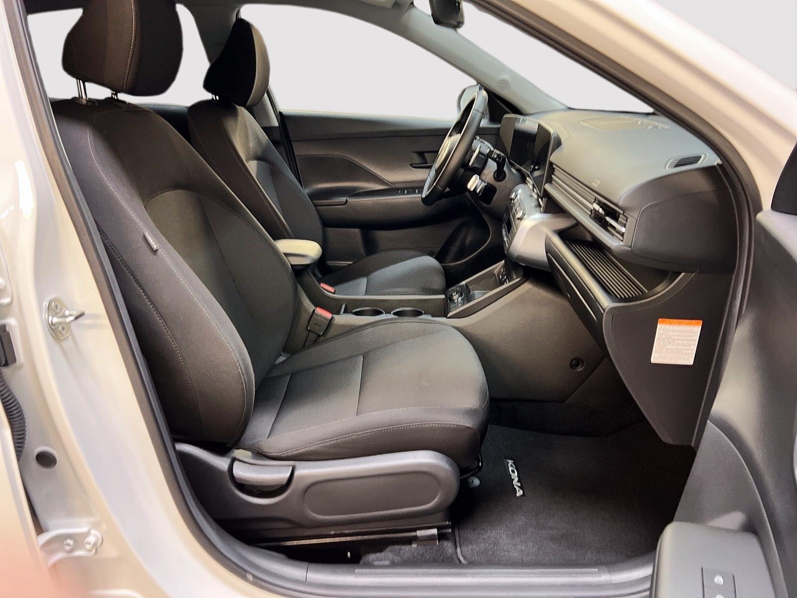 Hyundai Kona EV PREFERRED NAV 2024 - image #8
