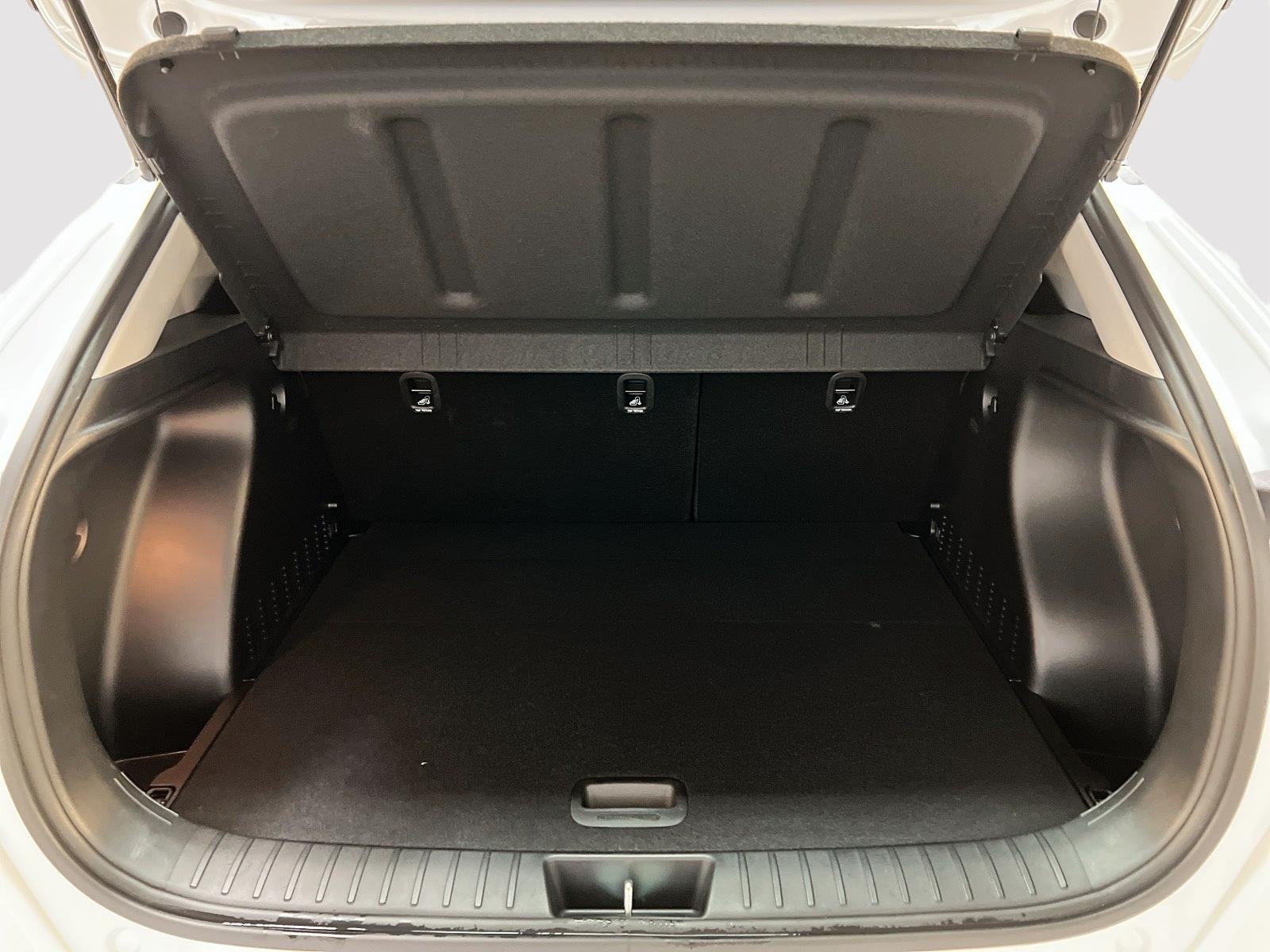Hyundai Kona EV PREFERRED NAV 2024 - image #12