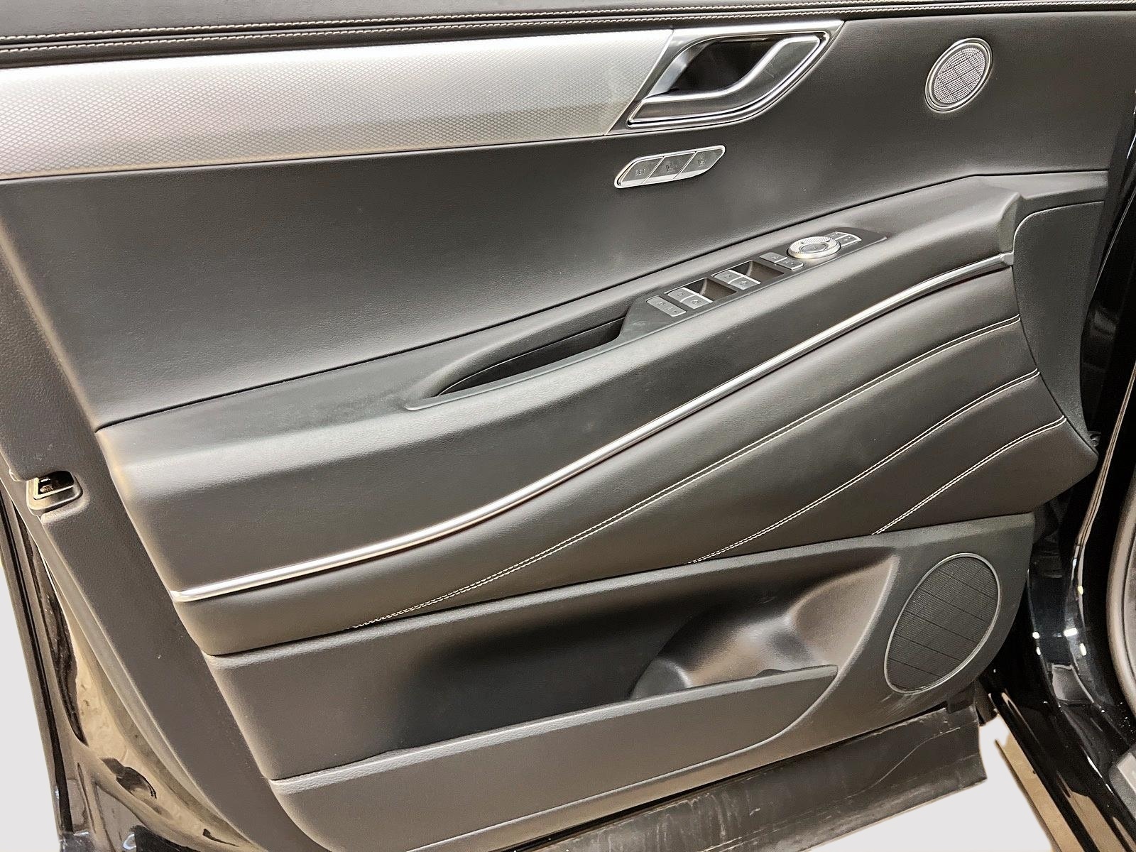 Genesis GV80 ADVANCED 2.5T CUIR TOIT PANO NAV 4RM 2023 - image #27