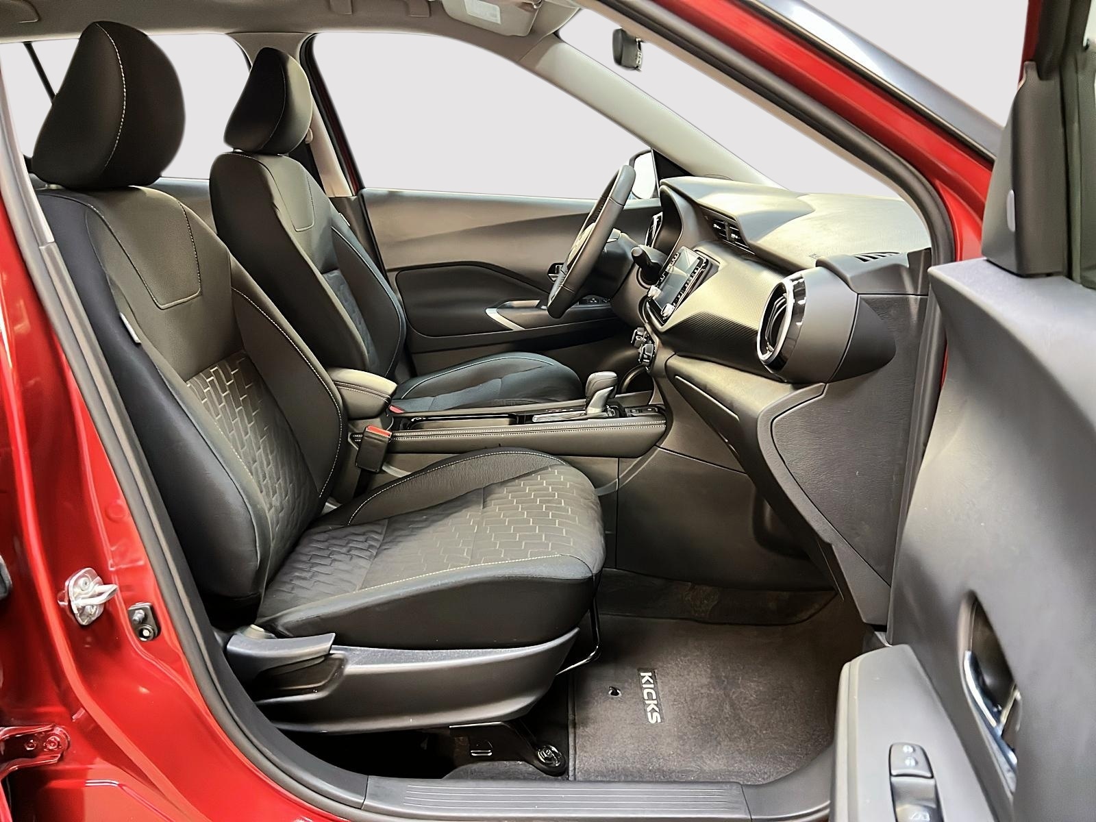 Nissan KICKS PLAY SV 2025 — photo 8