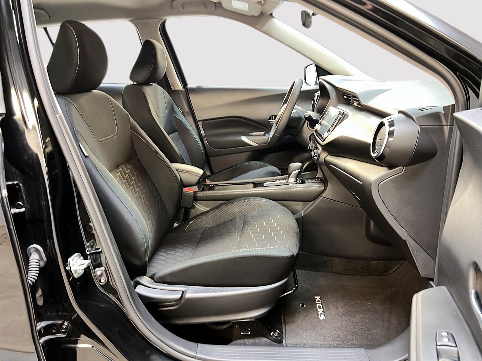 Nissan KICKS PLAY SV 2025 — photo 8