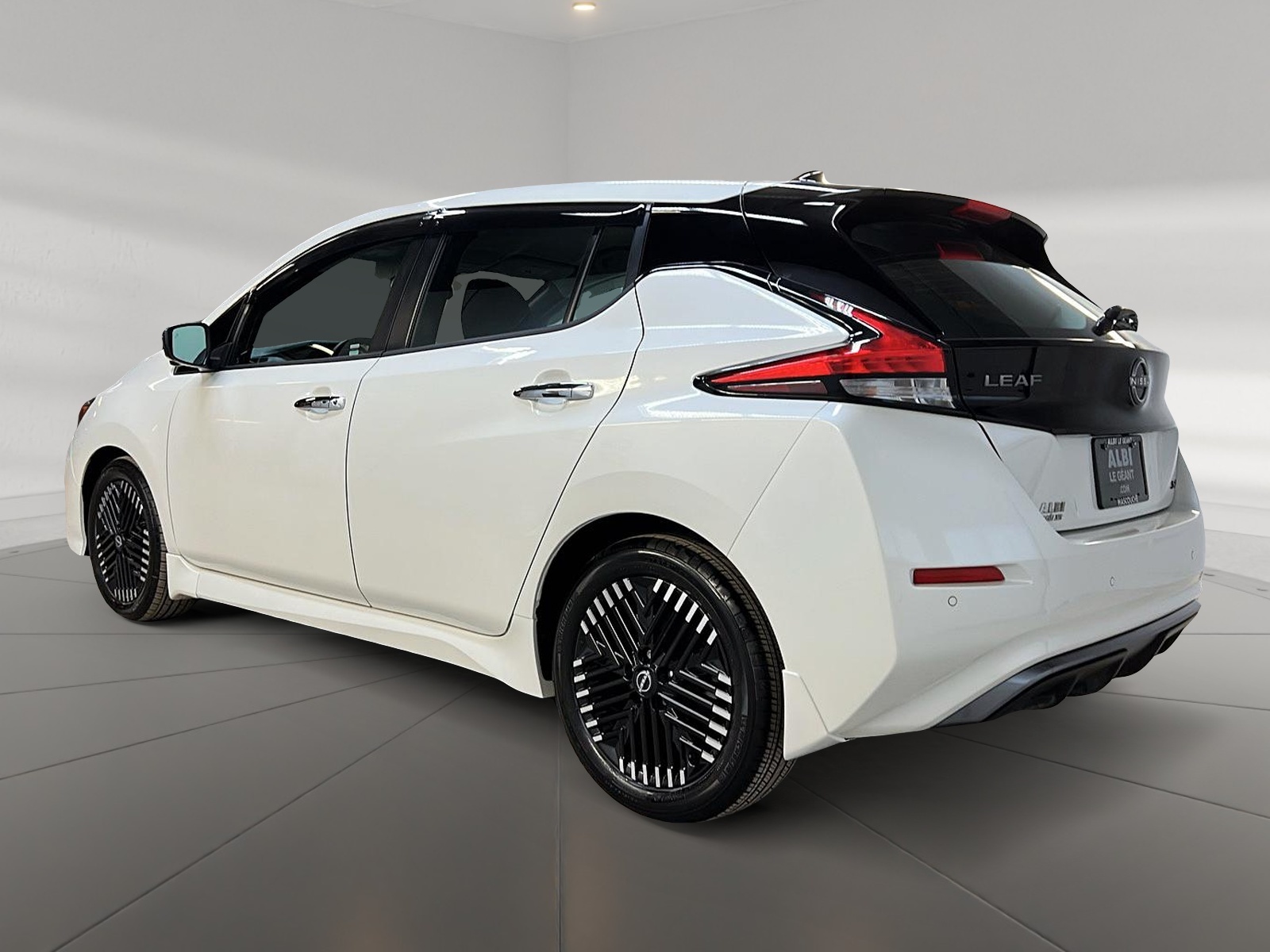 Nissan Leaf SV NAV 2023 - image #6