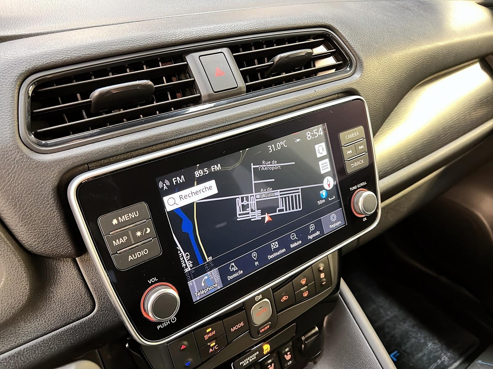Nissan Leaf SV NAV 2023 - image #17