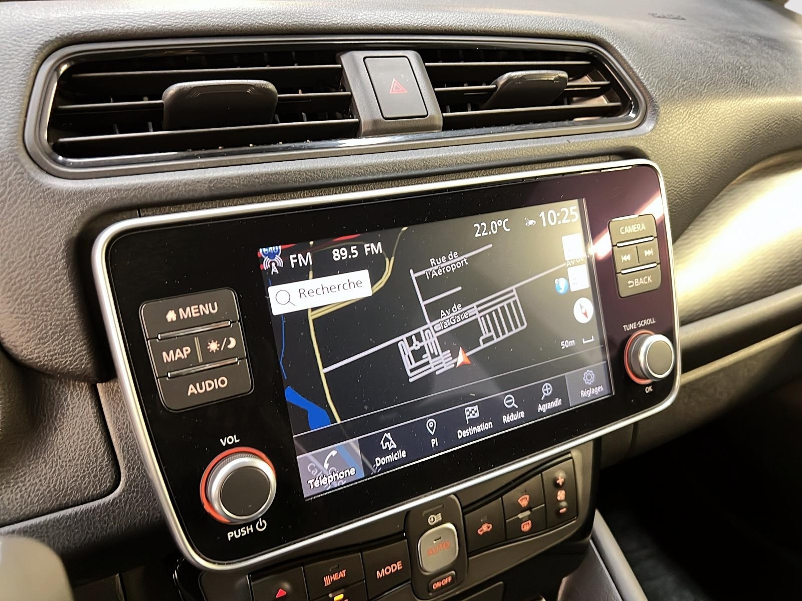 Nissan Leaf SV NAV 2023 - image #17