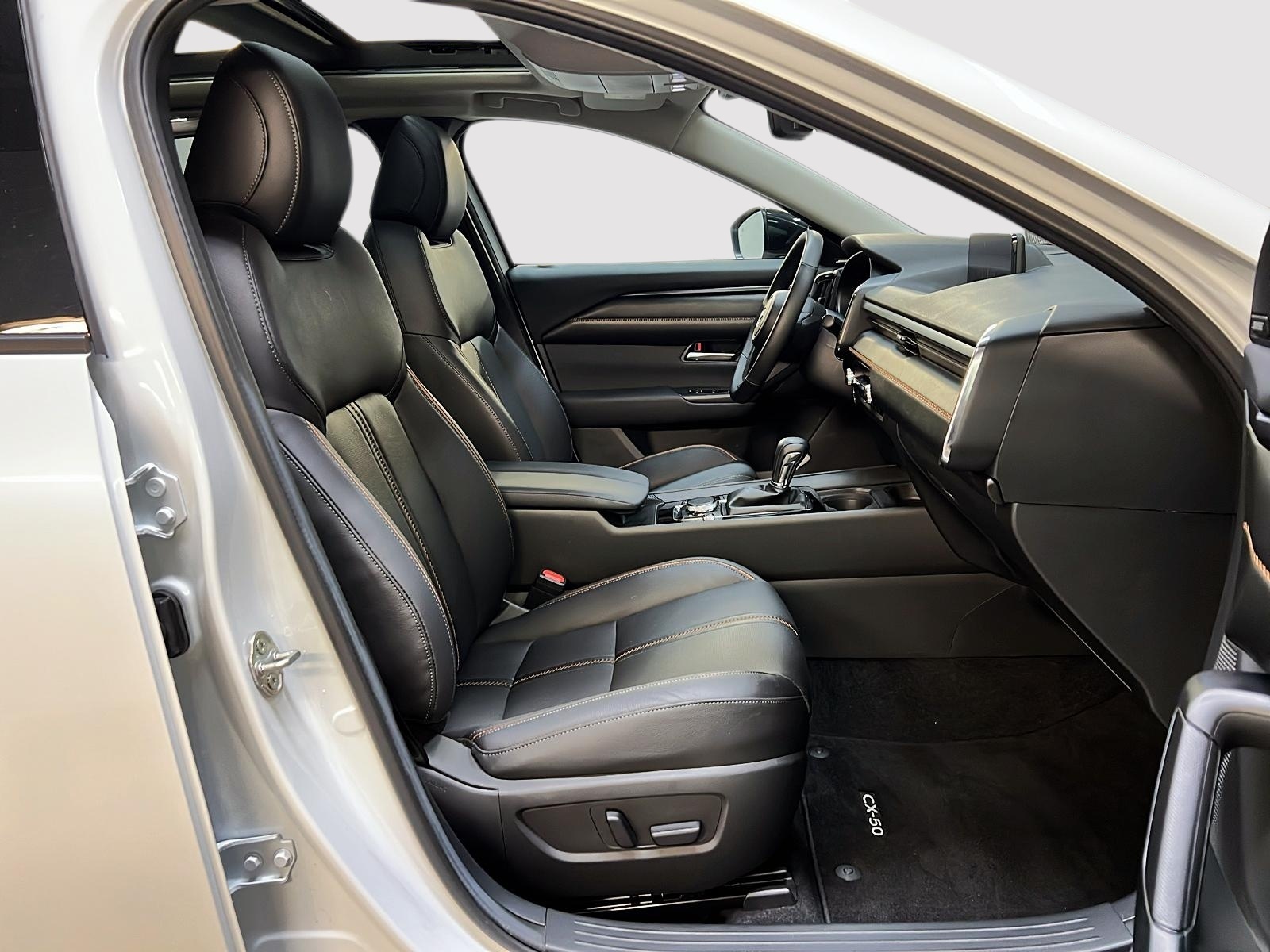 Mazda CX-50 GT CUIR TOIT PANO  NAV  4RM 2024 - image #8