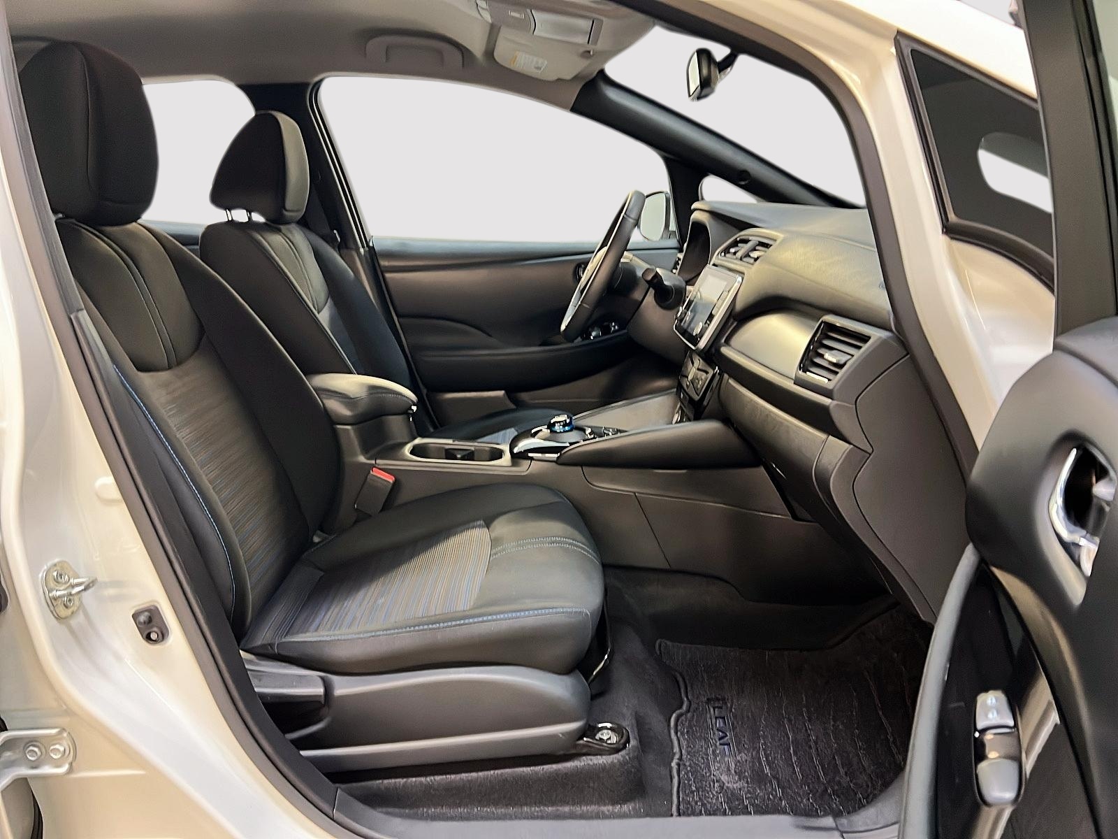 Nissan Leaf SV NAV 2024 - image #8