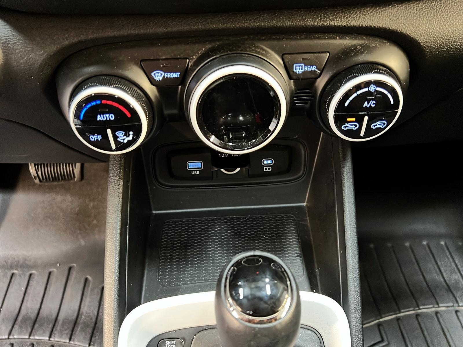 Hyundai Venue ULTIMATE TOIT 2024 - image #15