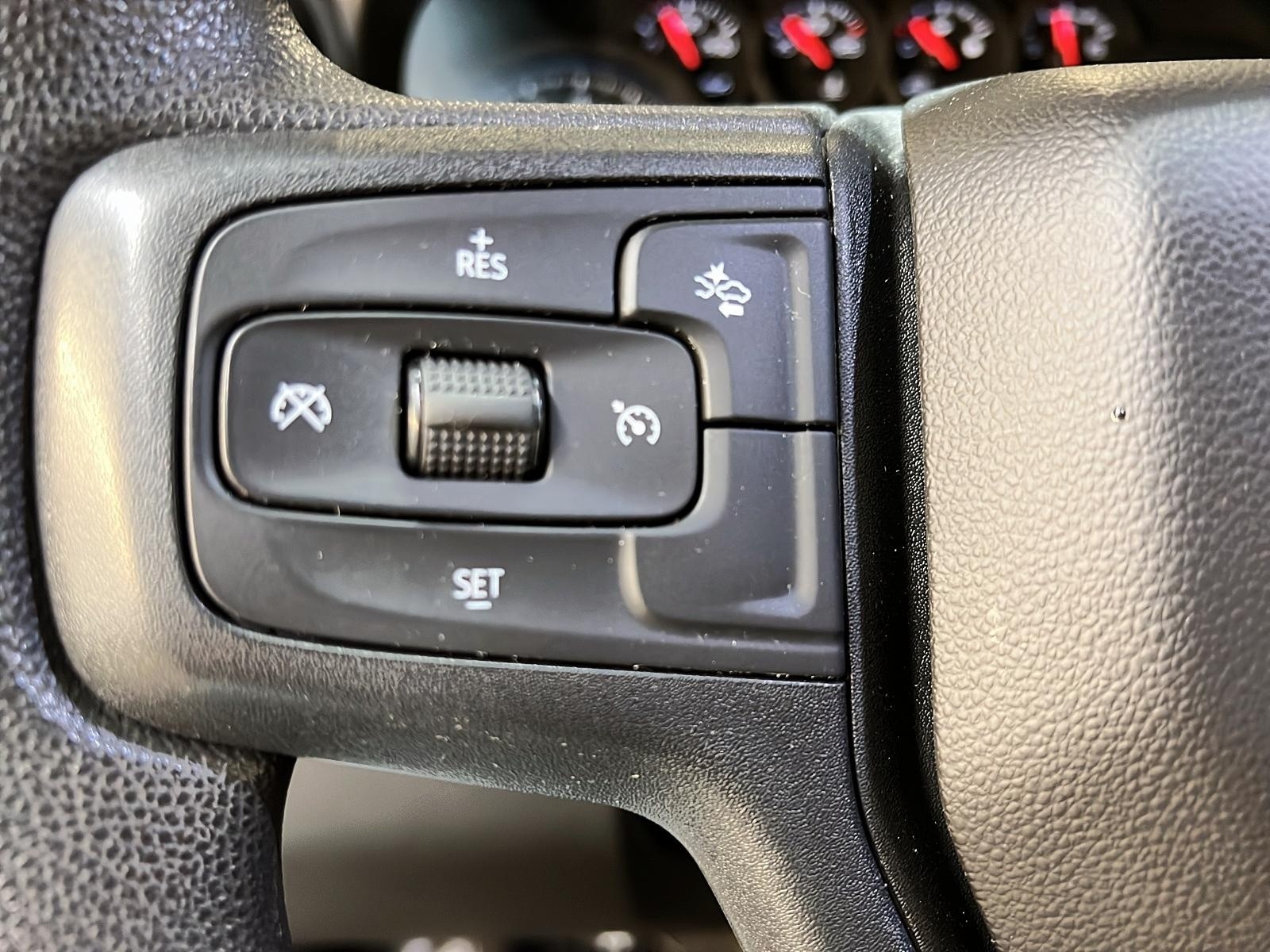 Chevrolet Silverado 1500 CUSTOM CREW CAB 4X4 2023 - image #17