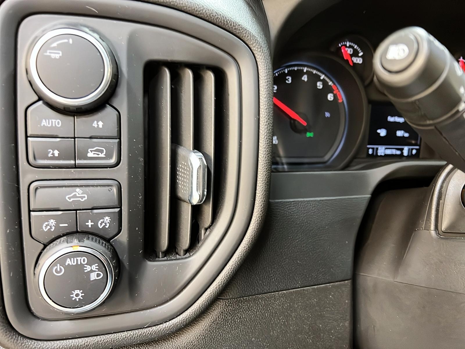 Chevrolet Silverado 1500 CUSTOM CREW CAB 4X4 2023 - image #18