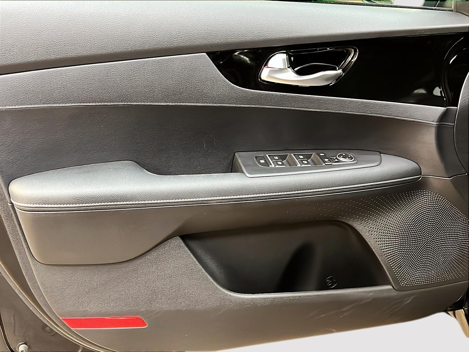 Kia Forte 2023 - Image #21