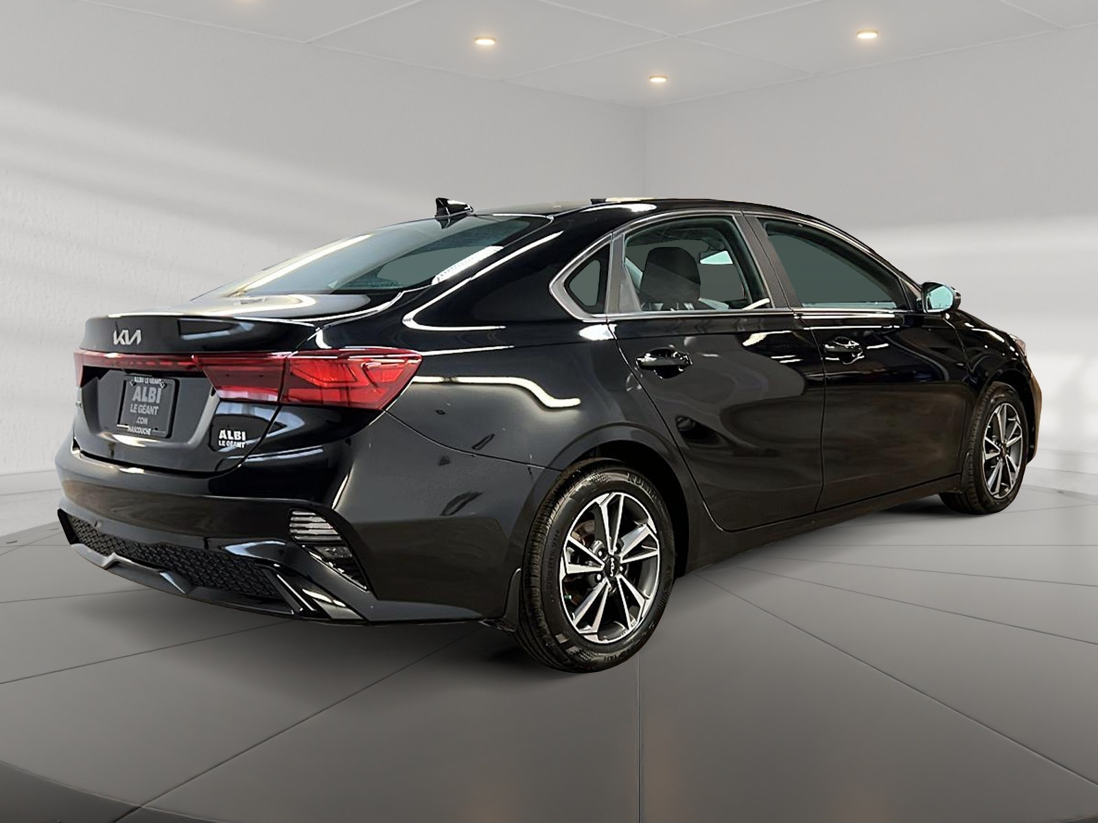 Kia Forte 2023 - Image #4