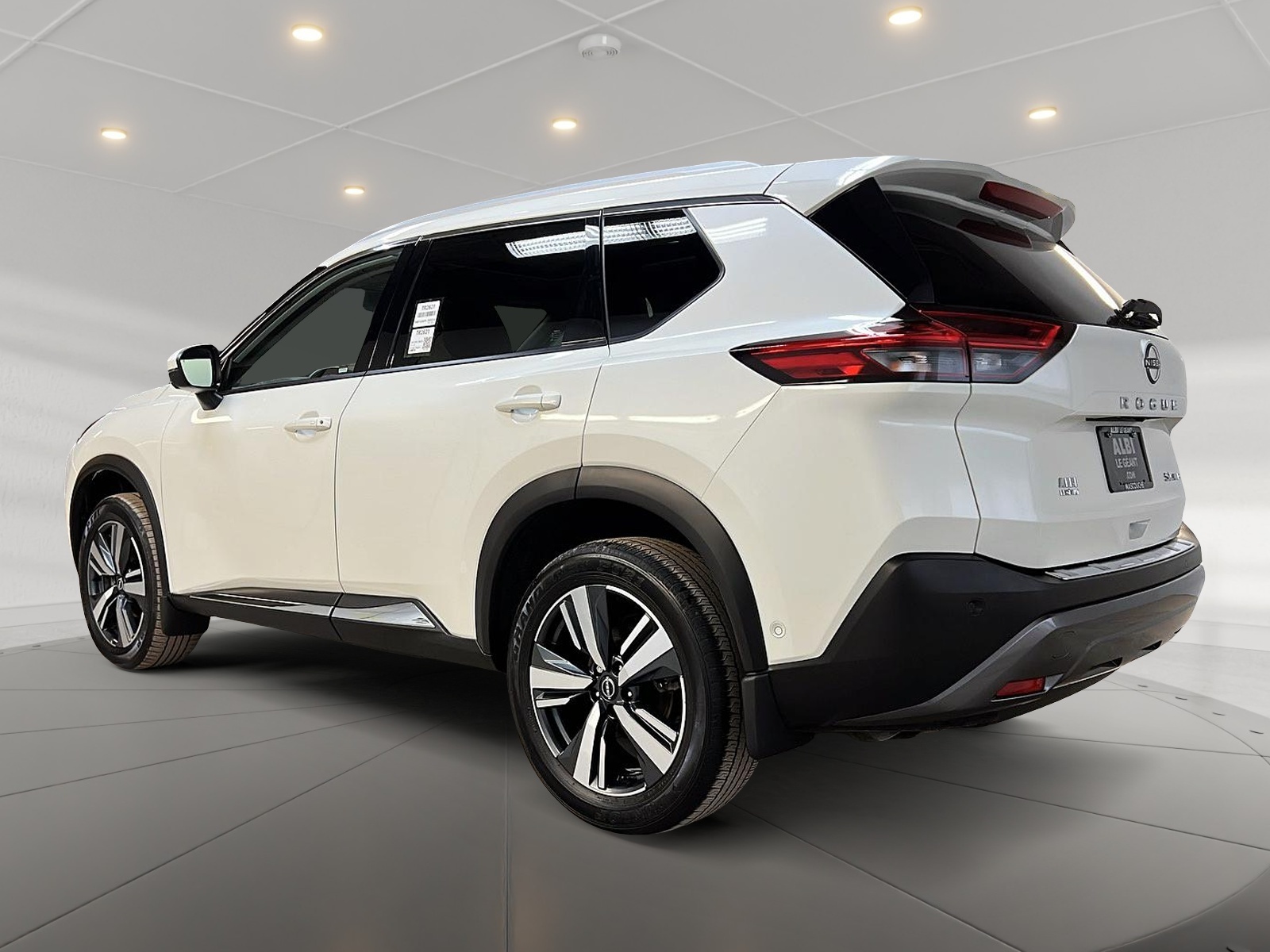 Nissan Rogue SL CUIR TOIT PANO NAV 4RM 2023 - image #6