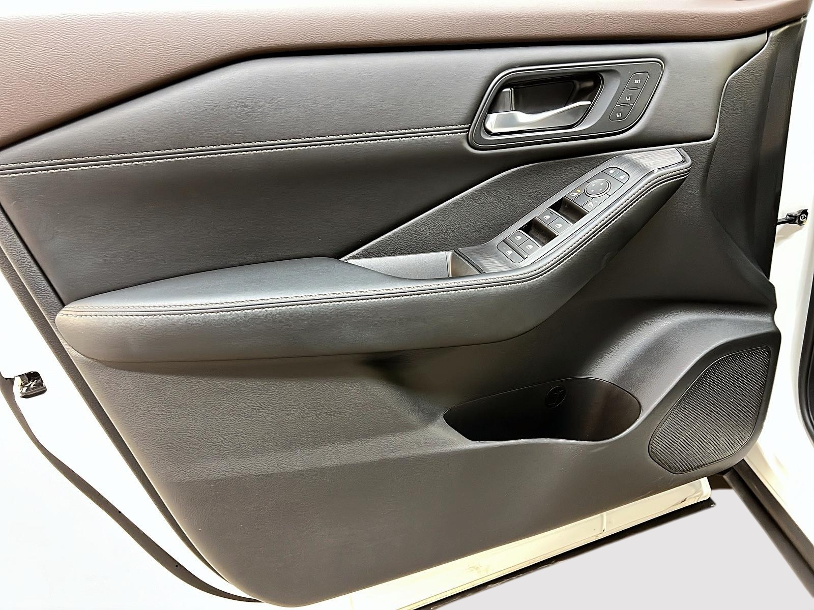 Nissan Rogue SL CUIR TOIT PANO NAV 4RM 2023 - image #26