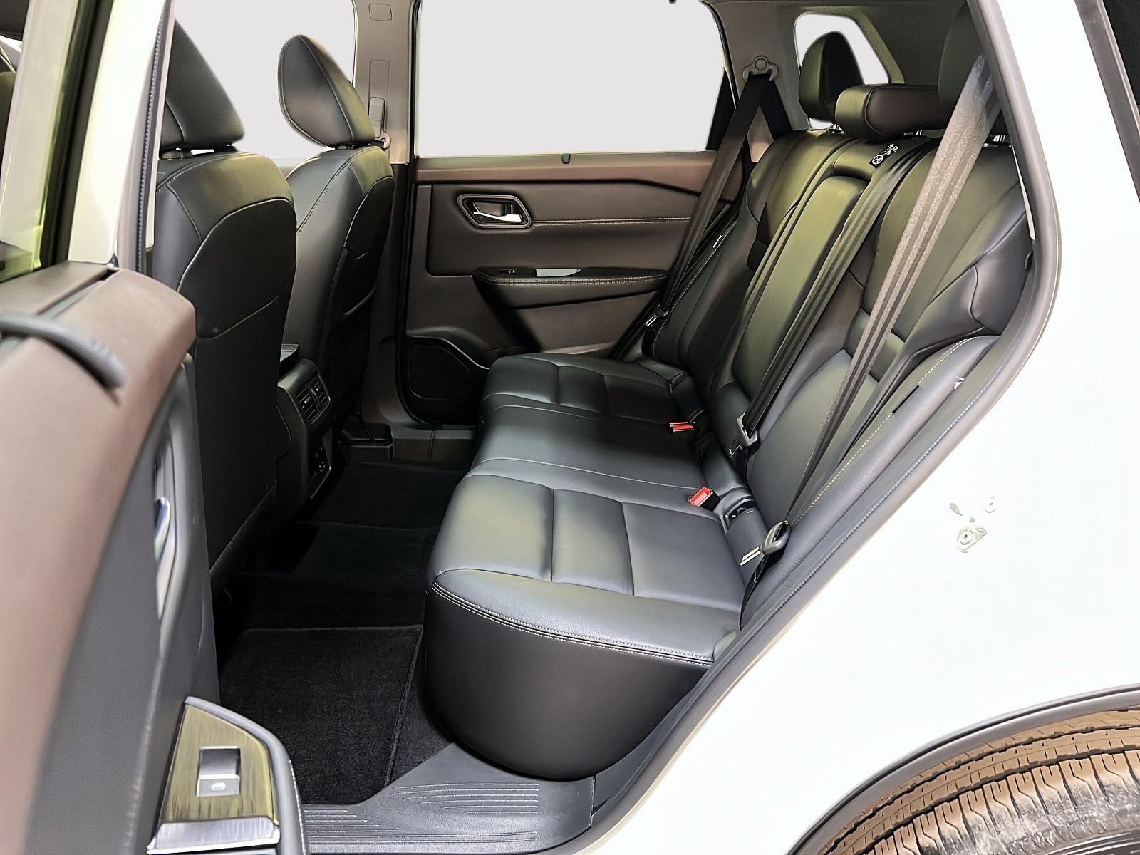 Nissan Rogue SL CUIR TOIT PANO NAV 4RM 2023 - image #9