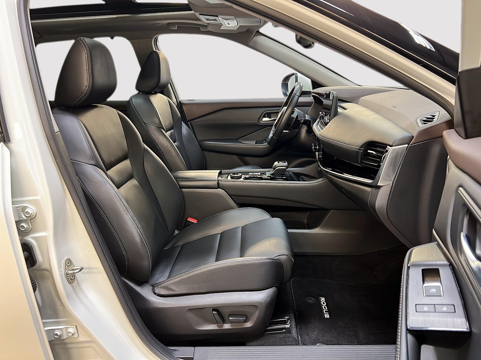 Nissan Rogue SL CUIR TOIT PANO NAV 4RM 2023 - image #8