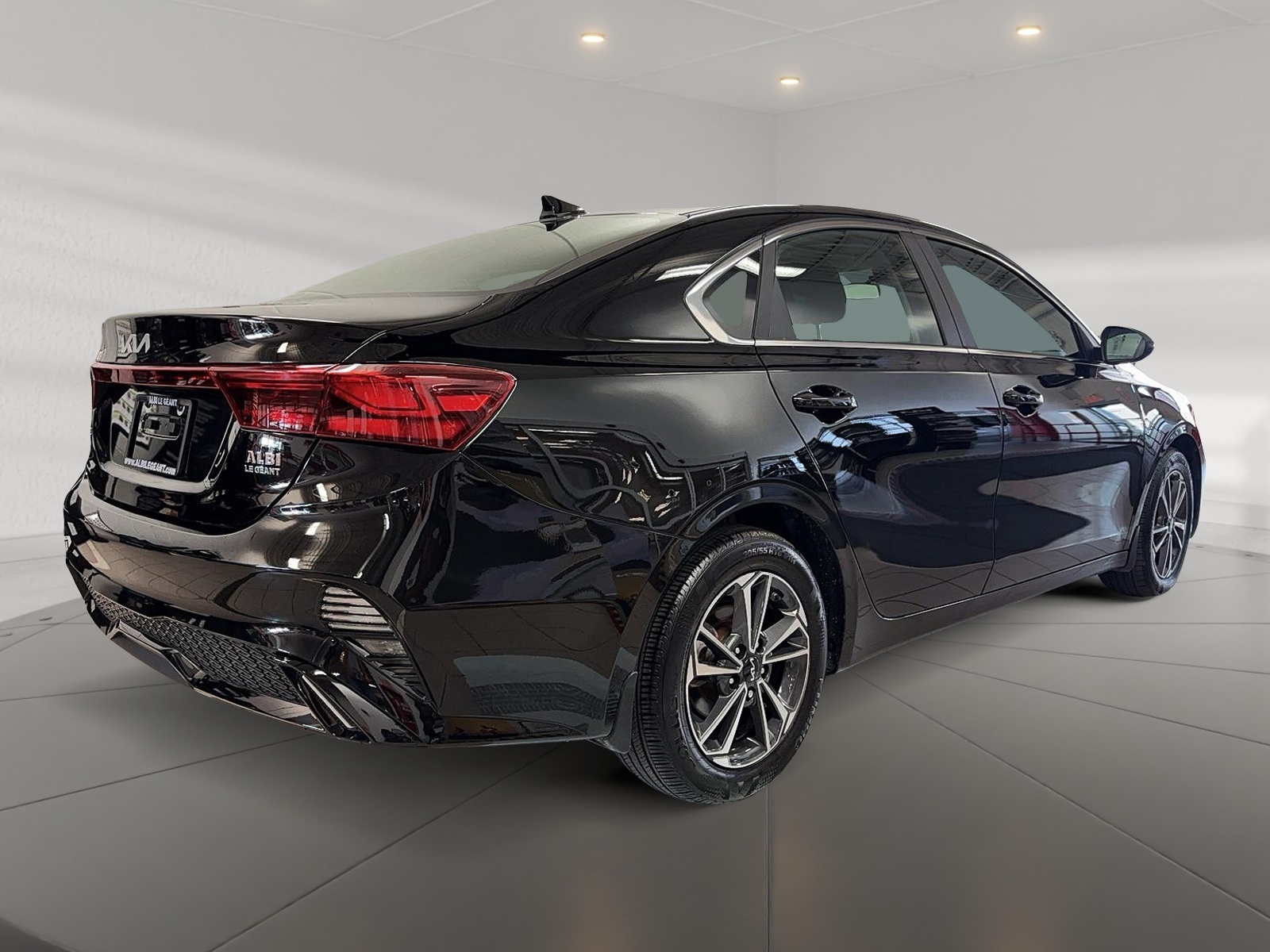 Kia Forte 2023 - Image #4