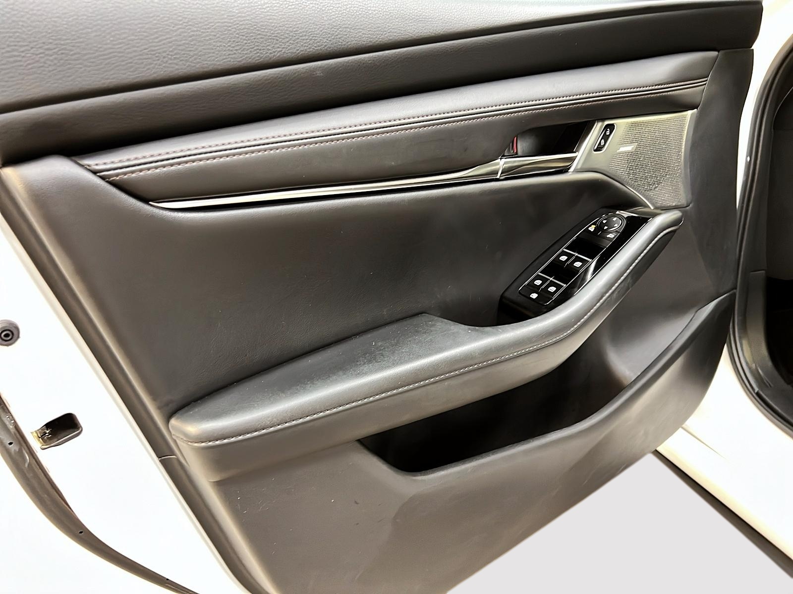 Mazda Mazda3 GT CUIR TOIT NAV 4RM 2023 - image #24