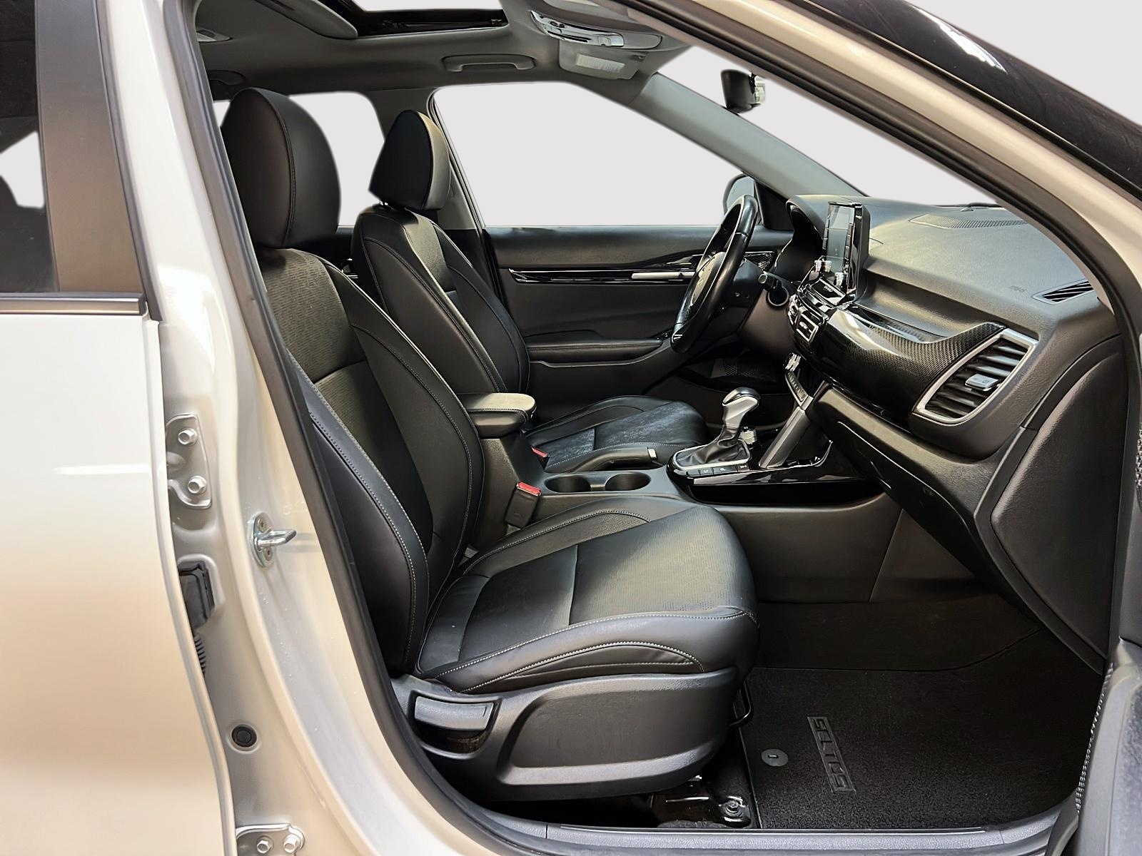 Kia SELTOS EX CUIR TOIT 4RM 2023 - image #8