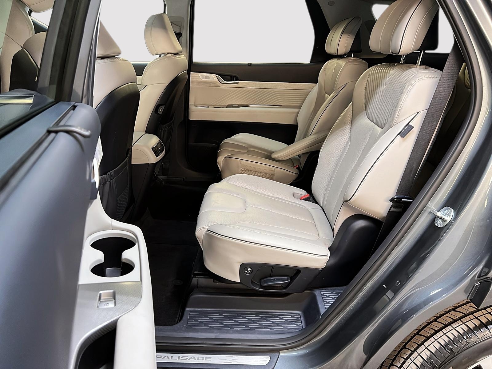 Hyundai PALISADE ULTIMATE CALLIGRAPHY CUIR TOIT PANO NAV 4RM 2024 - image #9