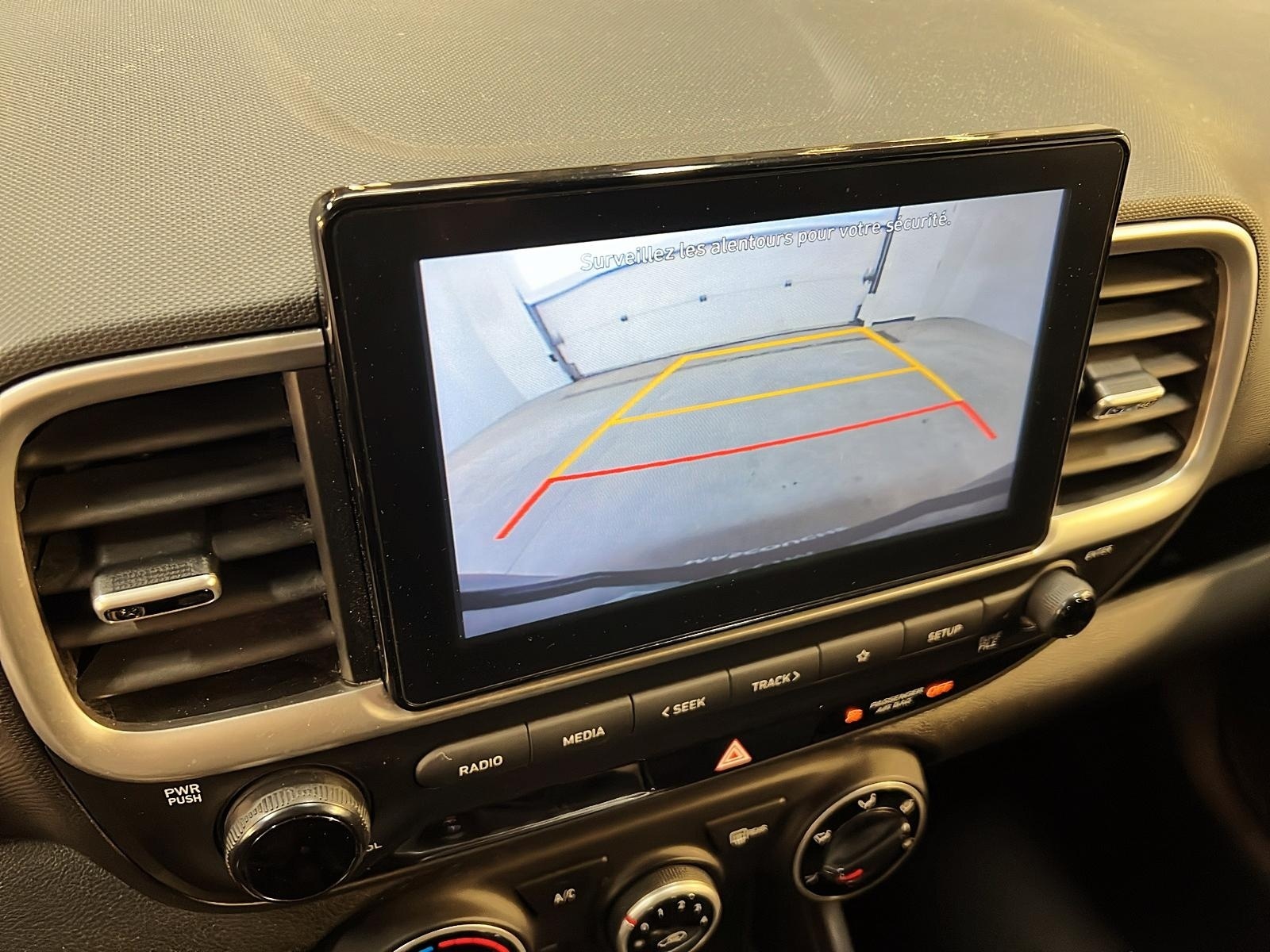 Hyundai Venue ESSENTIEL 2021 - image #16