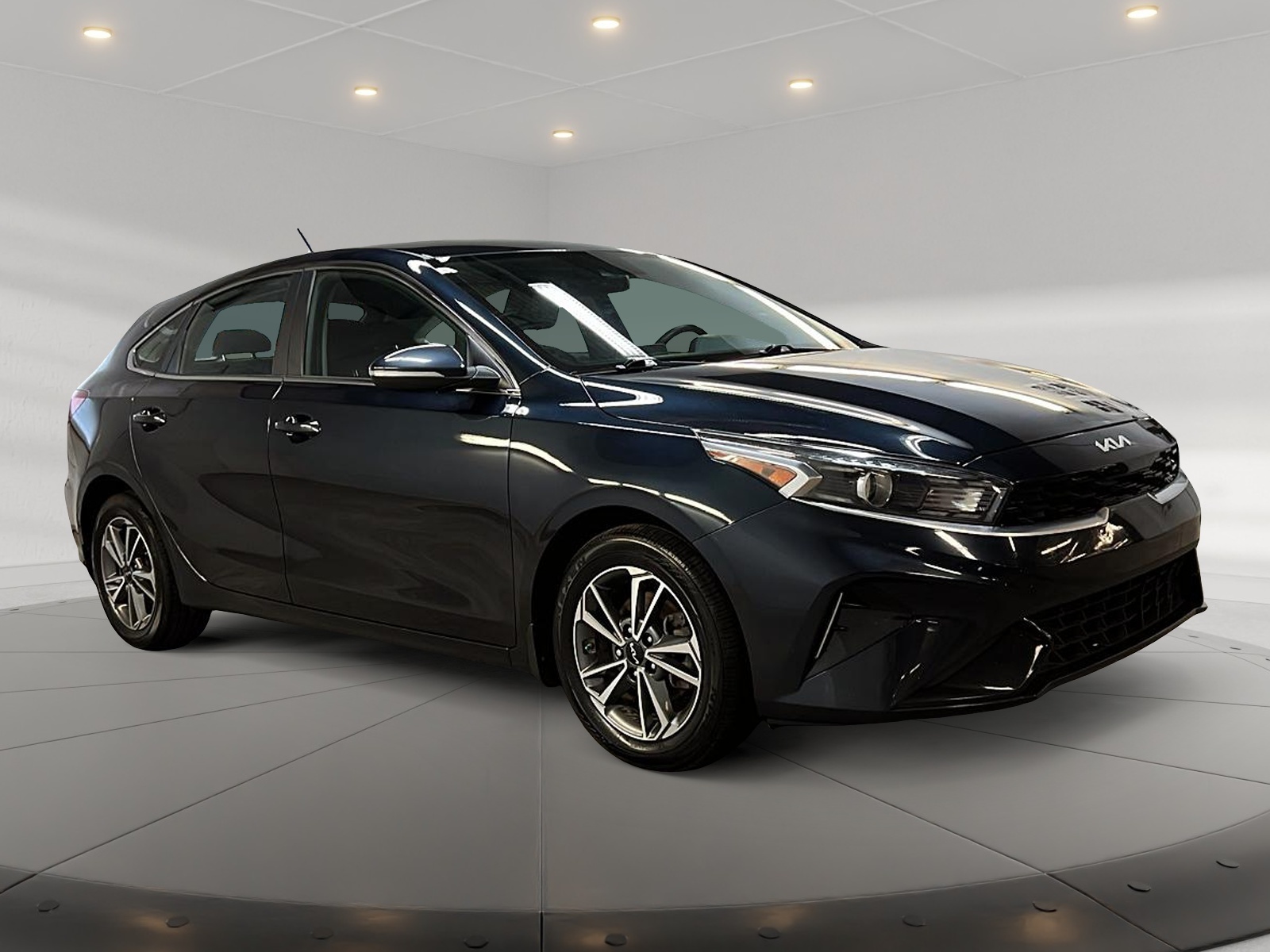 Kia Forte5 2023 - Image #3