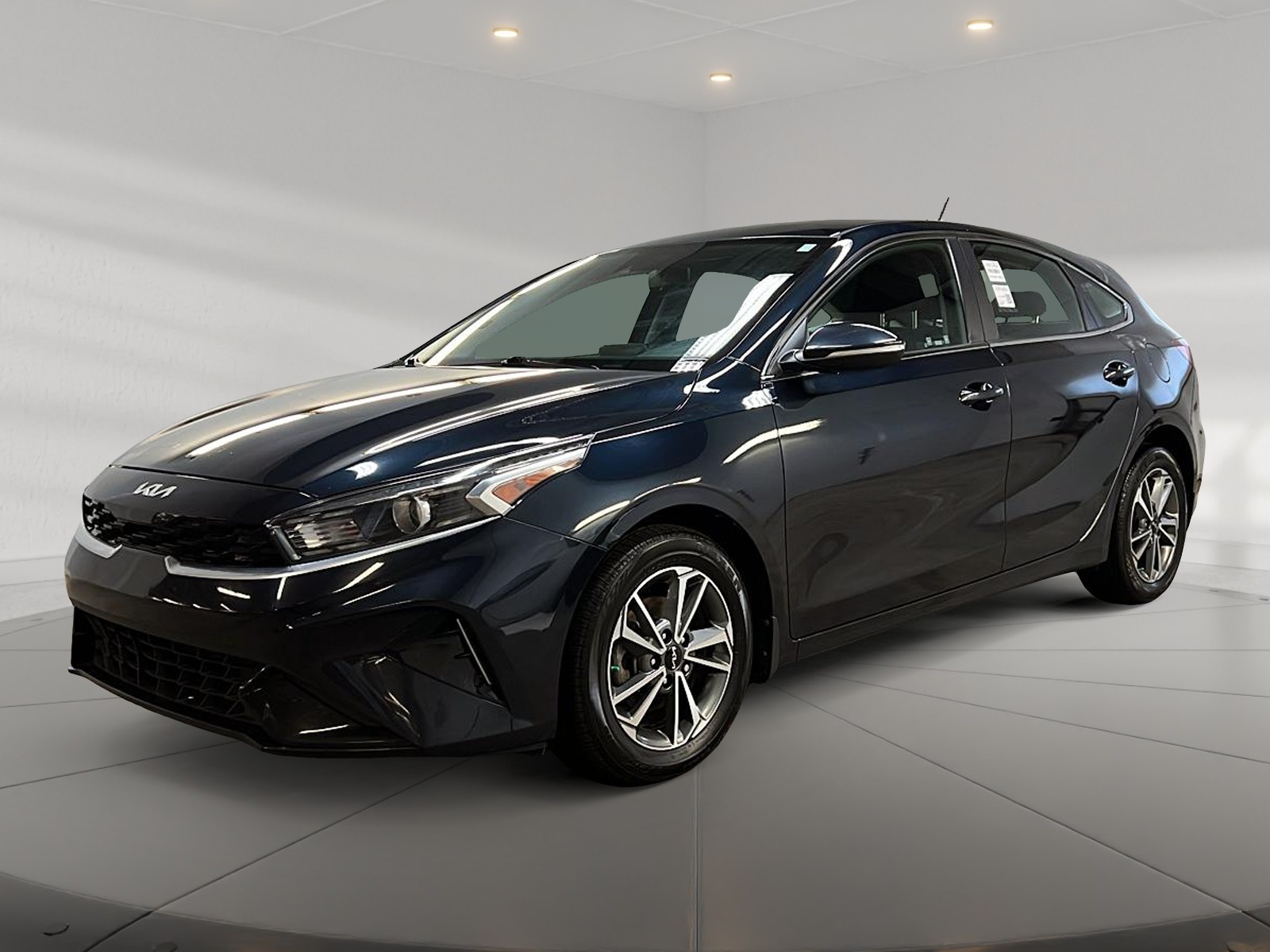 Kia Forte5 2023 - Image #1