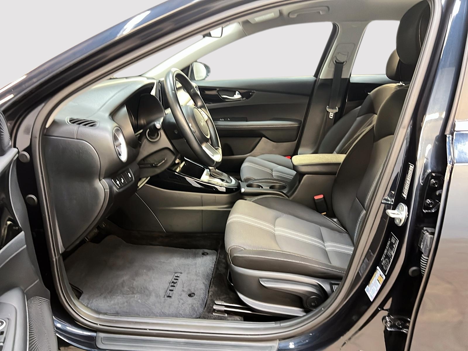Kia Forte5 EX 2023 - image #7