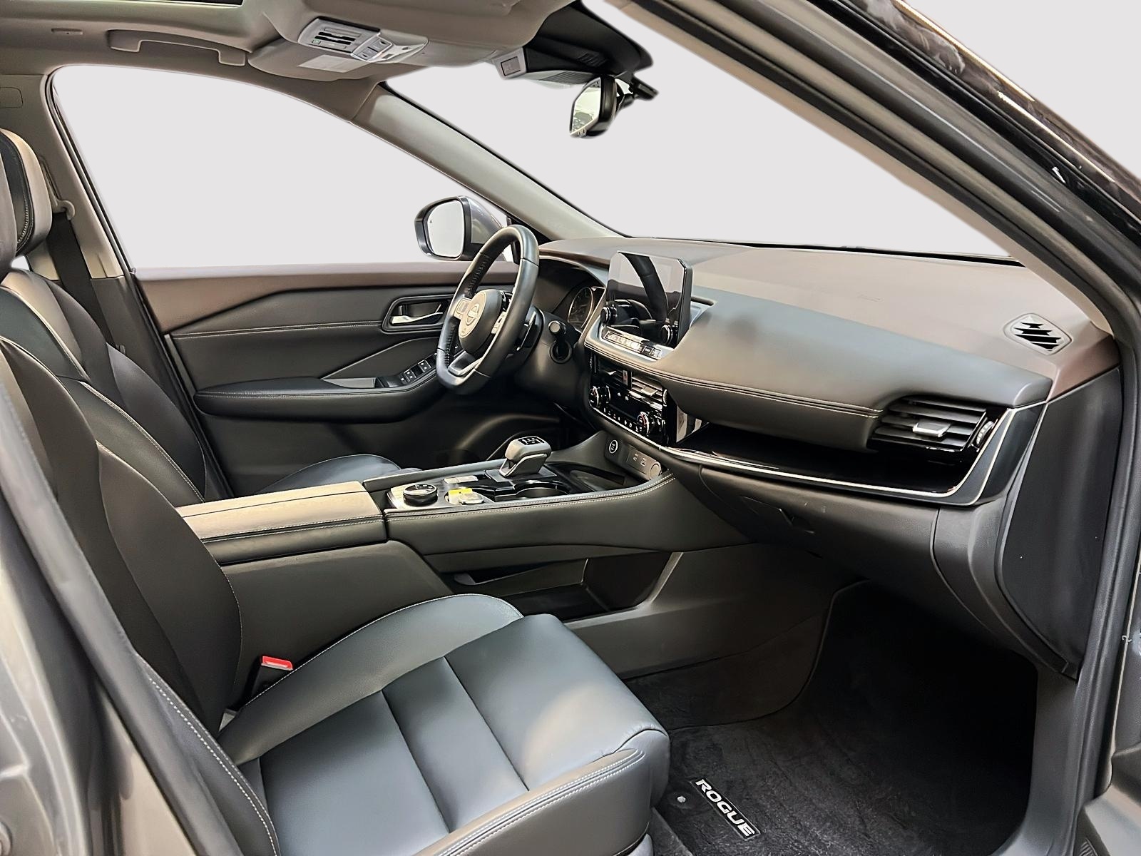 Nissan Rogue SL CUIR TOIT PANO NAV  4RM 2023 - image #8