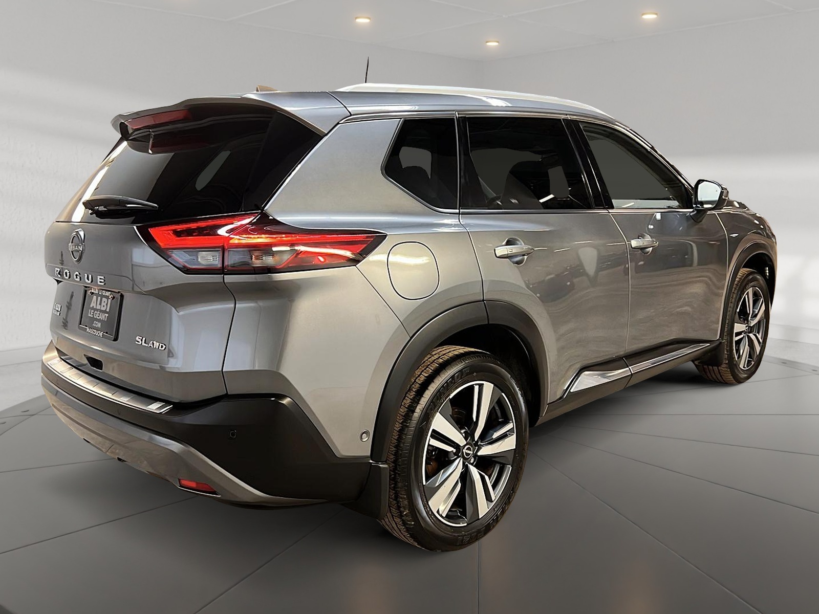 Nissan Rogue SL CUIR TOIT PANO NAV  4RM 2023 - image #4